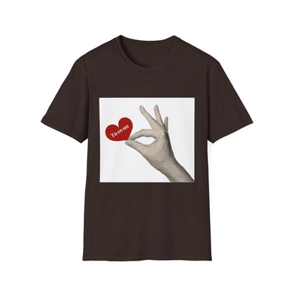 T-Shirt – Retro Hand Holding Heart 'I Love You' Graphic