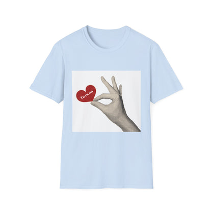 T-Shirt – Retro Hand Holding Heart 'I Love You' Graphic