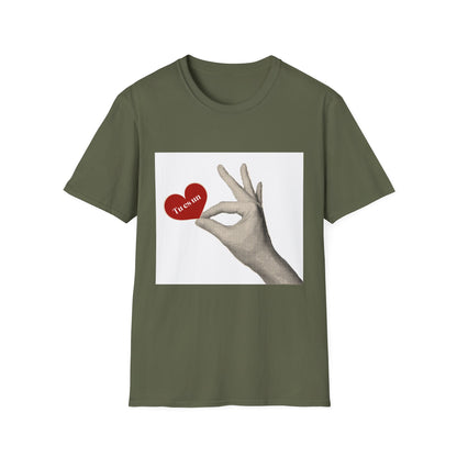 T-Shirt – Retro Hand Holding Heart 'I Love You' Graphic