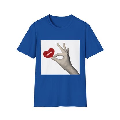 T-Shirt – Retro Hand Holding Heart 'I Love You' Graphic