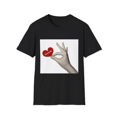 T-Shirt – Retro Hand Holding Heart 'I Love You' Graphic